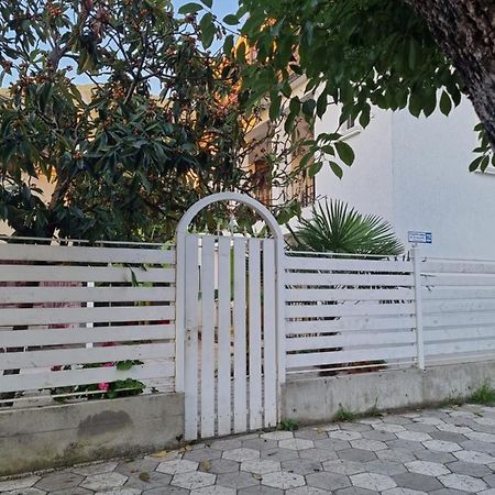 Hôtel White House à Gagra Extérieur photo
