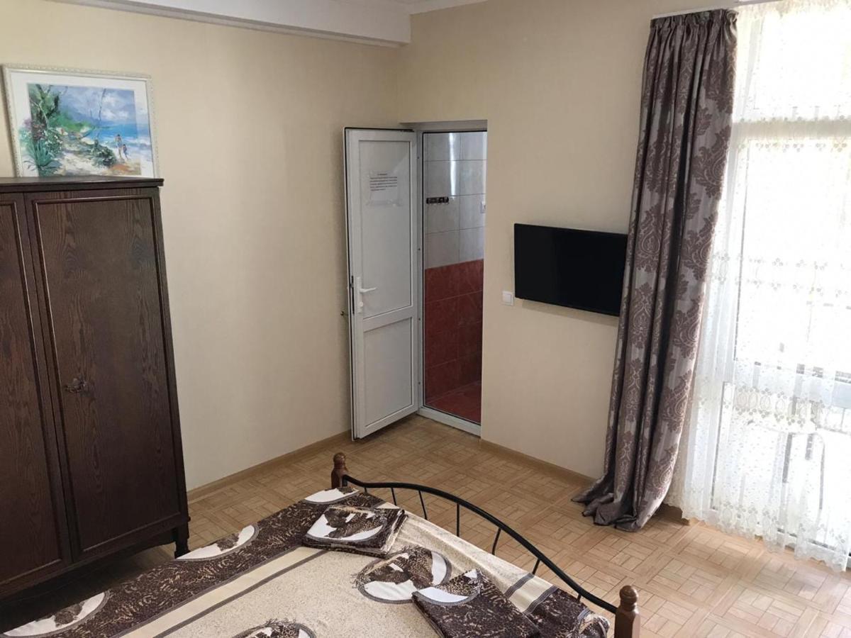 Hôtel White House à Gagra Extérieur photo